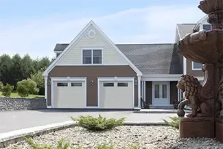 Collection Village Configuration I-2, Cœur 4 lattes, 10' x 8', portes Sahara, fenêtres Clair. Porte d'entrée Novatech, carrelage Distinction.