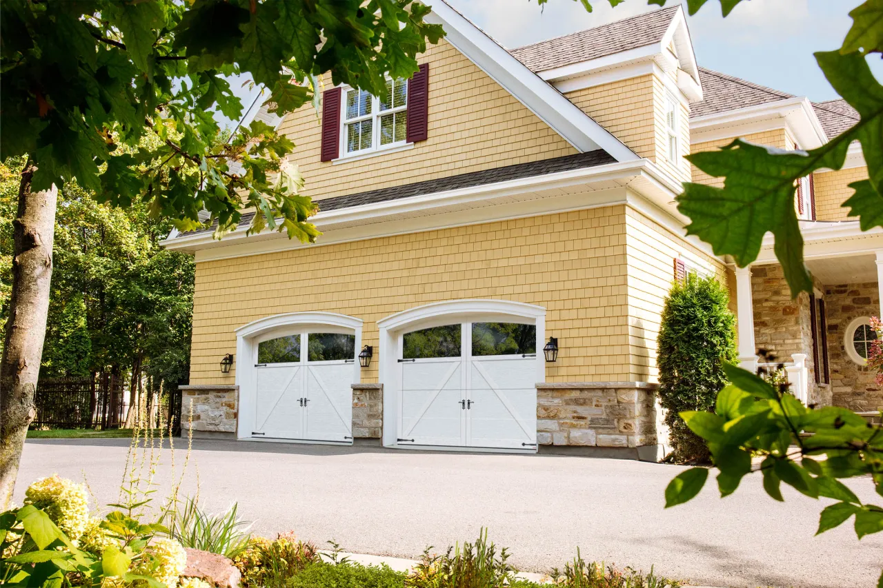 Princeton P-22, 9' x 7', Ice White doors and overlays, Arch Overlays with Clear Panoramic windows