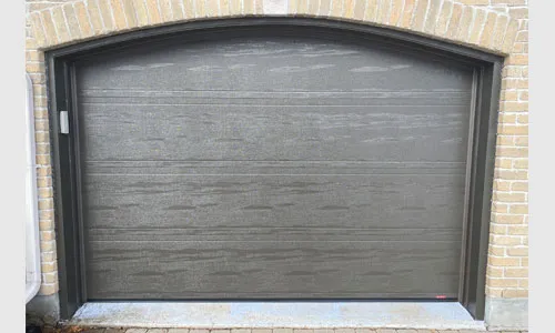 Maison en brique avec porte de garage Moderno 2 lignes, 10' x 7', Brun commercial