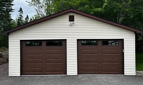 Porte de garage Acadia 138, Classique XL, 9' x 7', Noyer chocolaté Faux bois, fenêtres Clair