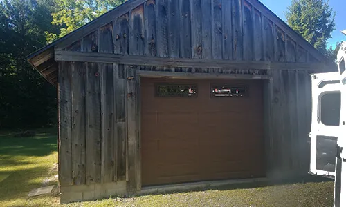 Porte de garage Acadia 138 Classique XL, 10' x 7'9'', Noyer chocolaté Faux bois, fenêtres avec Appliques Prairie