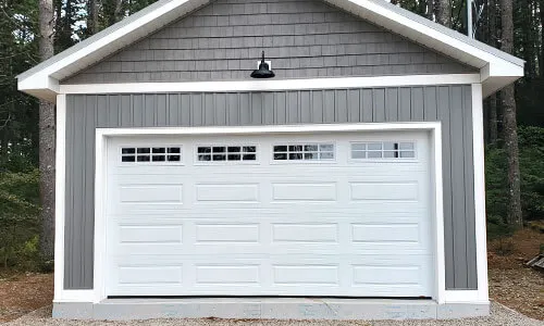 Porte de garage Acadia 138 Classique XL, 16' x 8', Blanc glacier, fenêtres clair, applique Stockton en Blanc