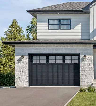 Porte de garage simple de Style Champêtre avec le design Princeton P-21 de couleur Noyer chocolaté